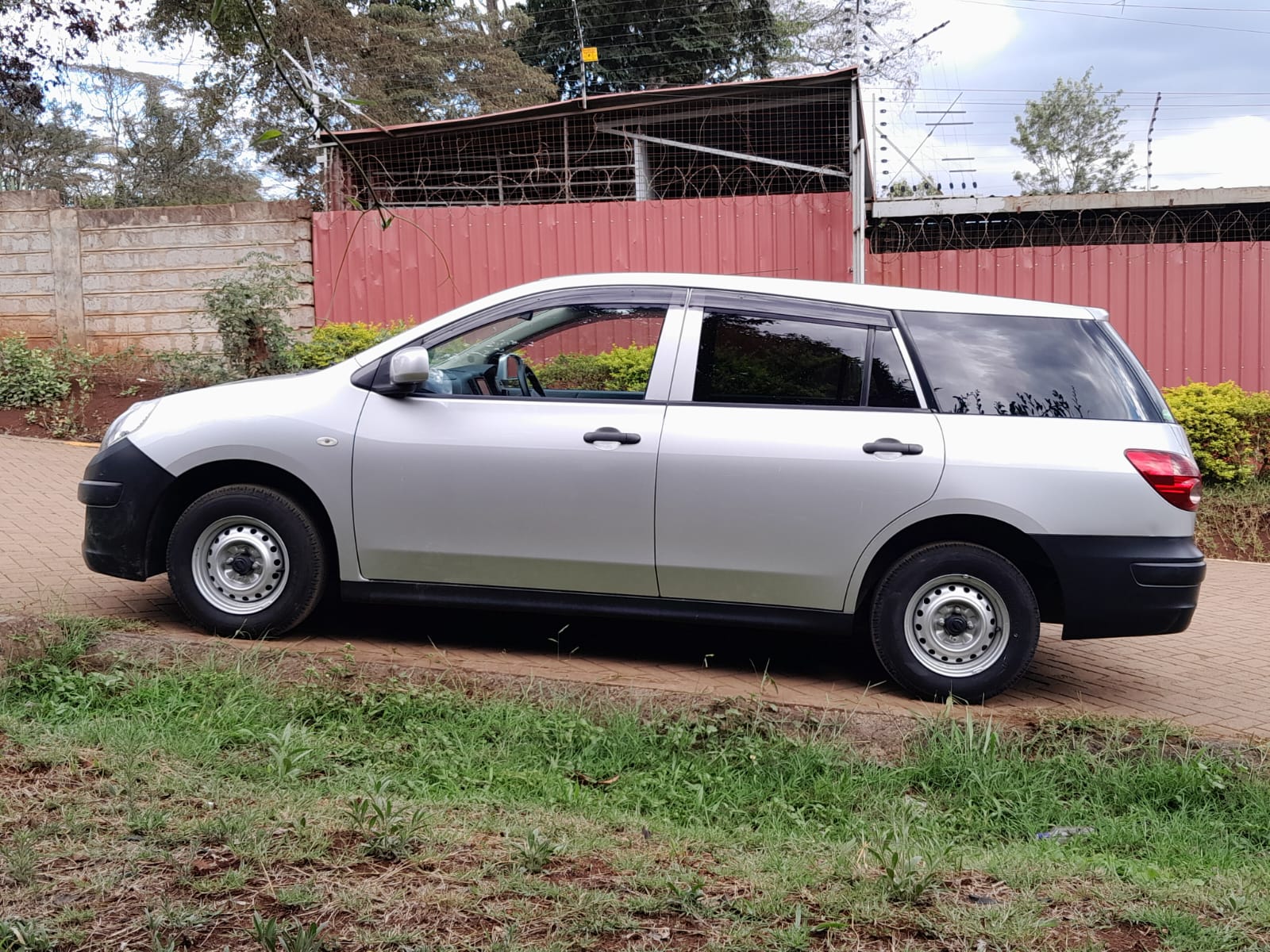 NISSAN ADVAN – Roadscout Motors